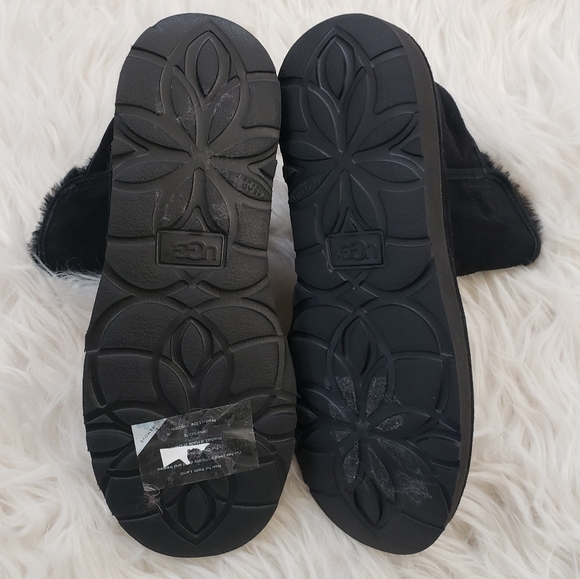 Ugg Abree II Black Leather Mini Boot - Picture 2 of 6